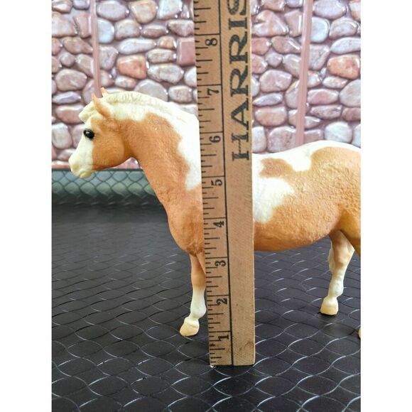 Breyer Traditional Misty of Chincoteague Palemino Pinto Pony #A98 - Picture 13 of 13